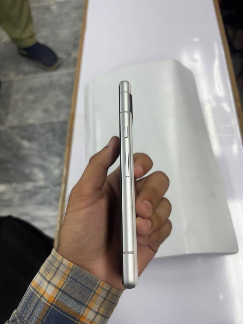 Google Pixel 7a 5