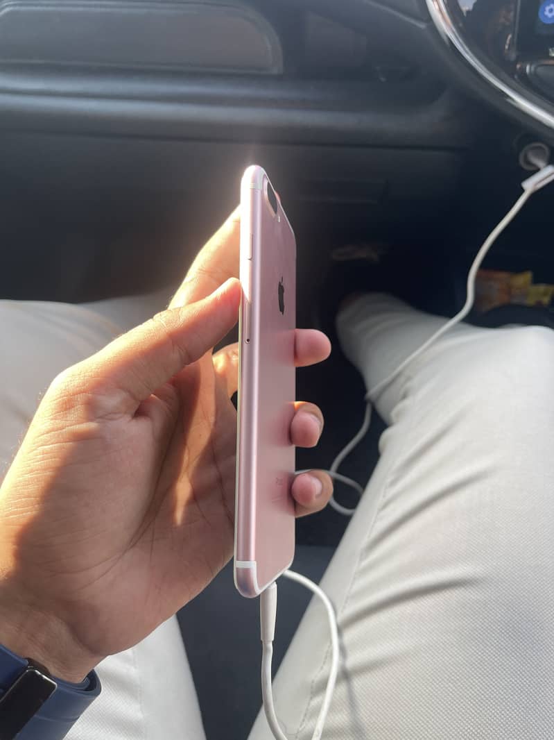 Apple iPhone 7 Plus 2