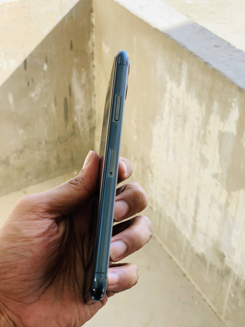 Apple iPhone 11 Pro Max 1