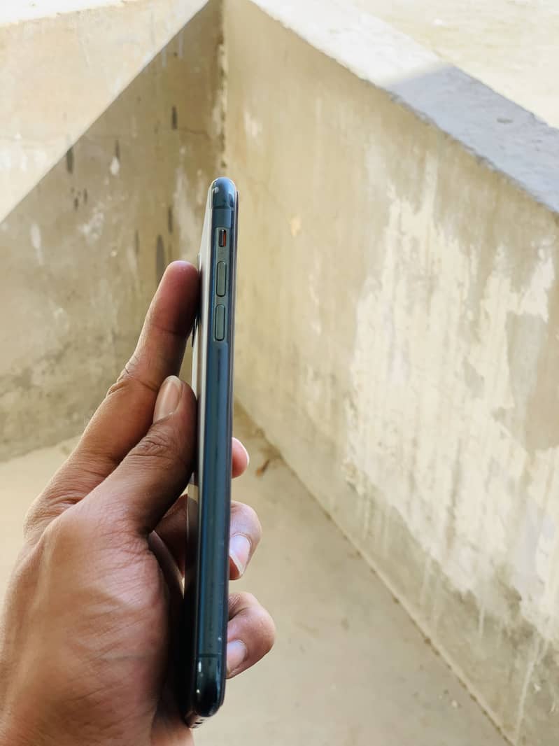 Apple iPhone 11 Pro Max 2