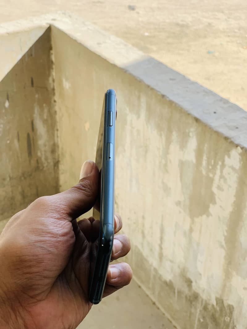 Apple iPhone 11 Pro Max 4