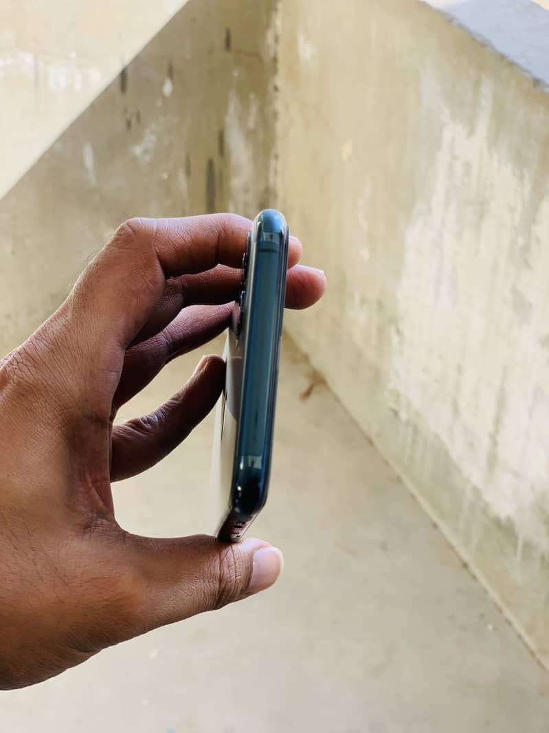 Apple iPhone 11 Pro Max 5