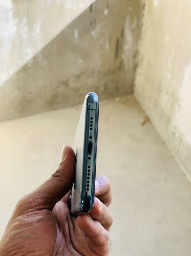 Apple iPhone 11 Pro Max 6