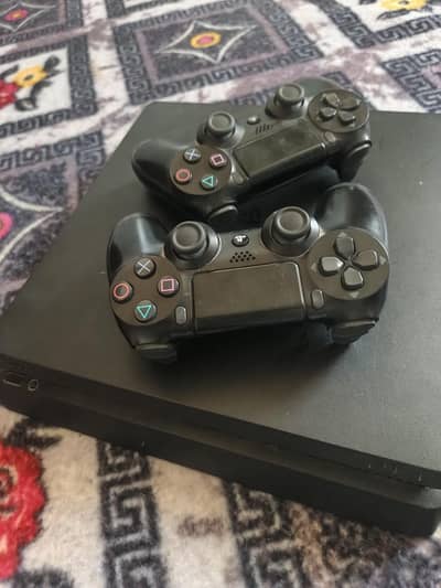 ps4 slim jail break 500 GB with 2 controllers 5 games already install