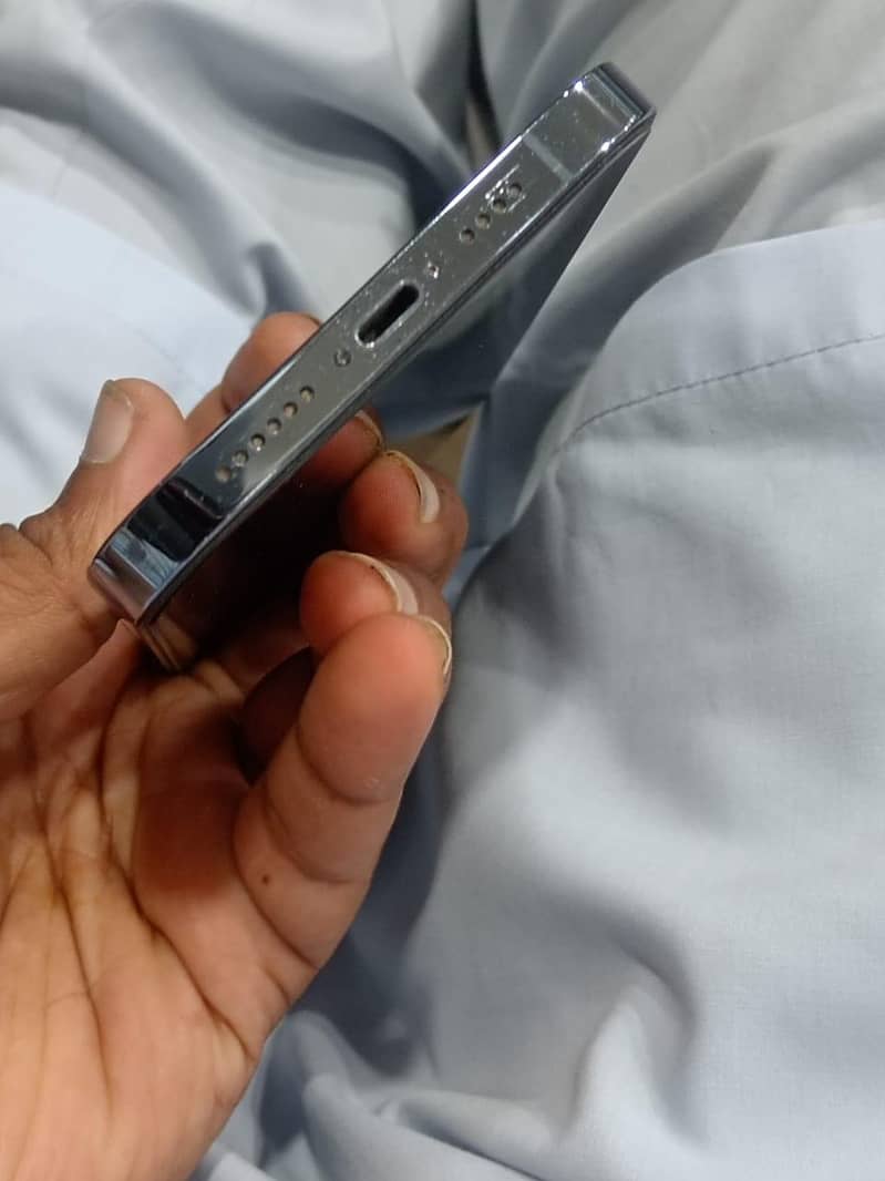 Apple iPhone 13 Pro Max 2