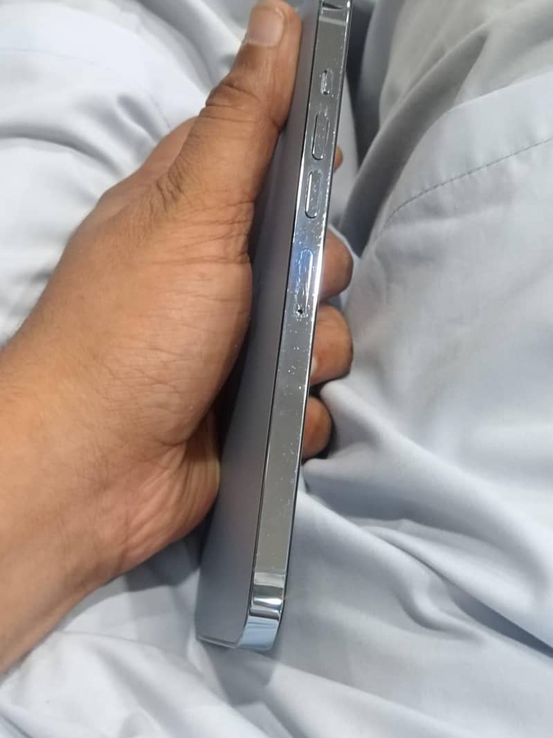 Apple iPhone 13 Pro Max 4