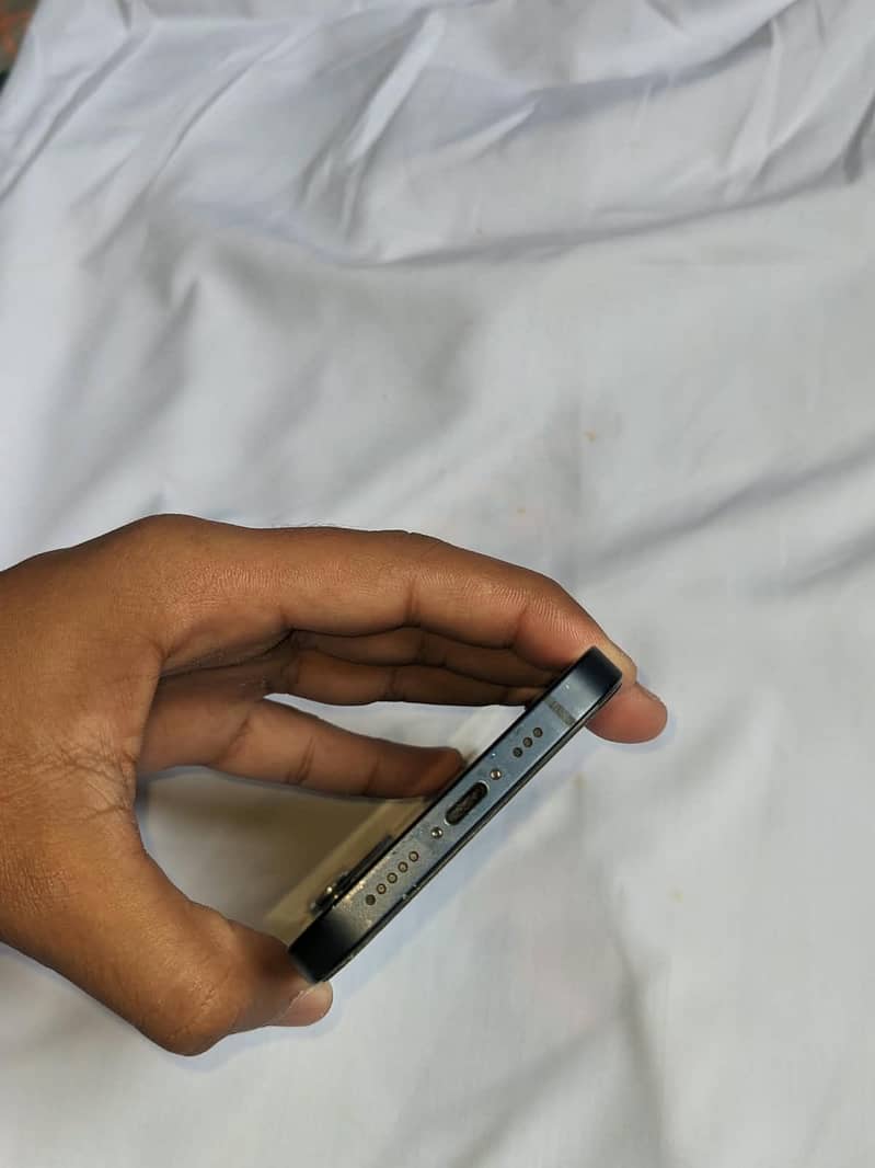 Apple iPhone 12 1