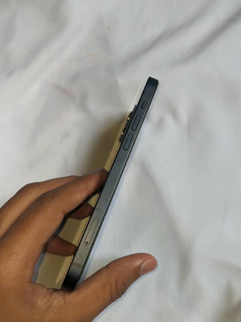 Apple iPhone 12 3