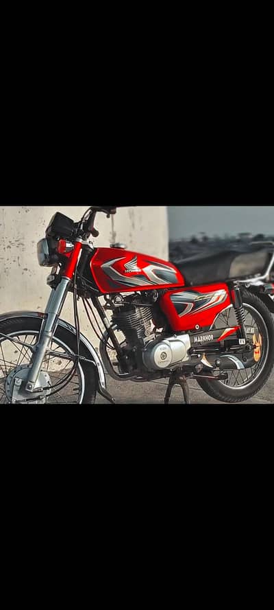 honda cg 125 2022 ka model ha lush condition ha bike ki