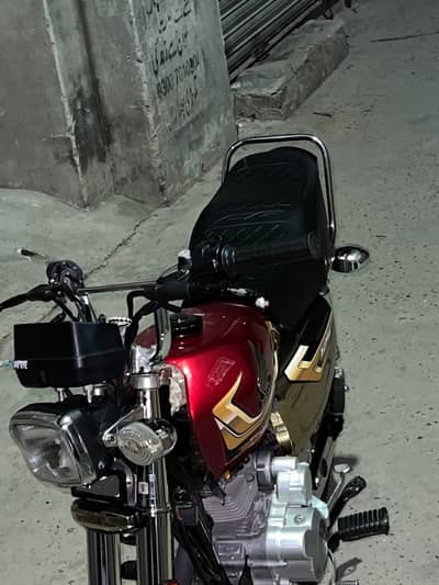 Honda 125 special gold addition red 2026