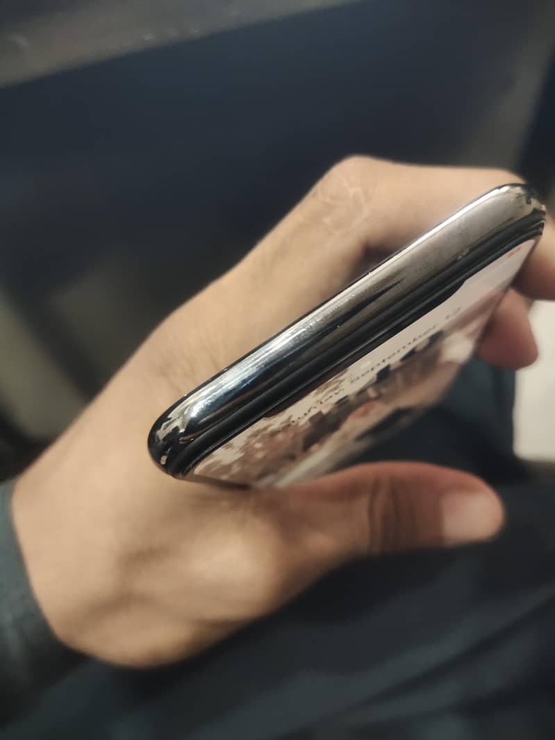 Apple iPhone X 4