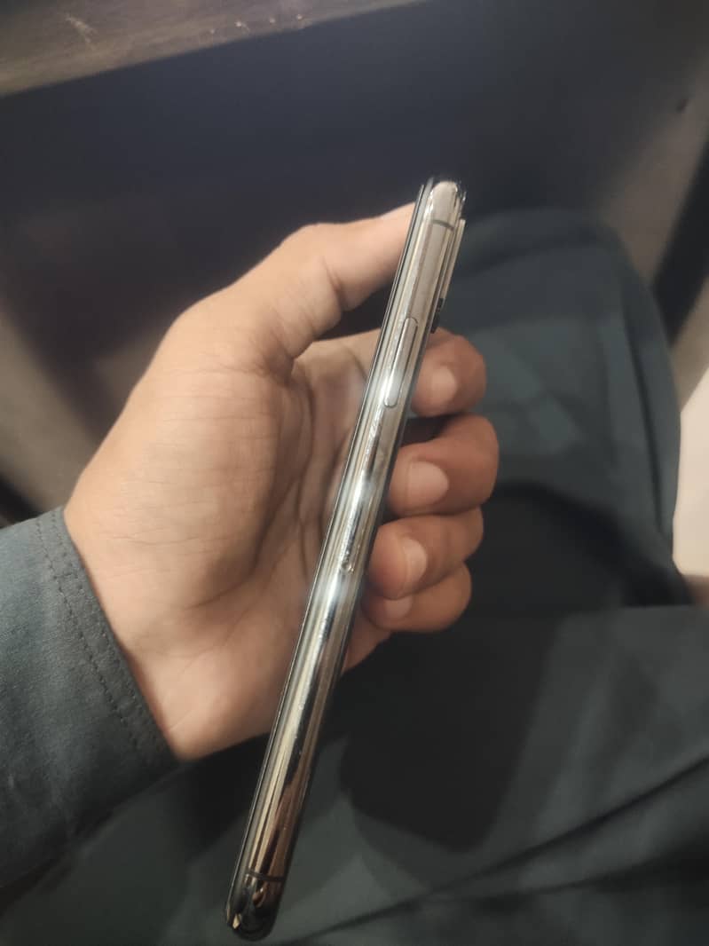 Apple iPhone X 5