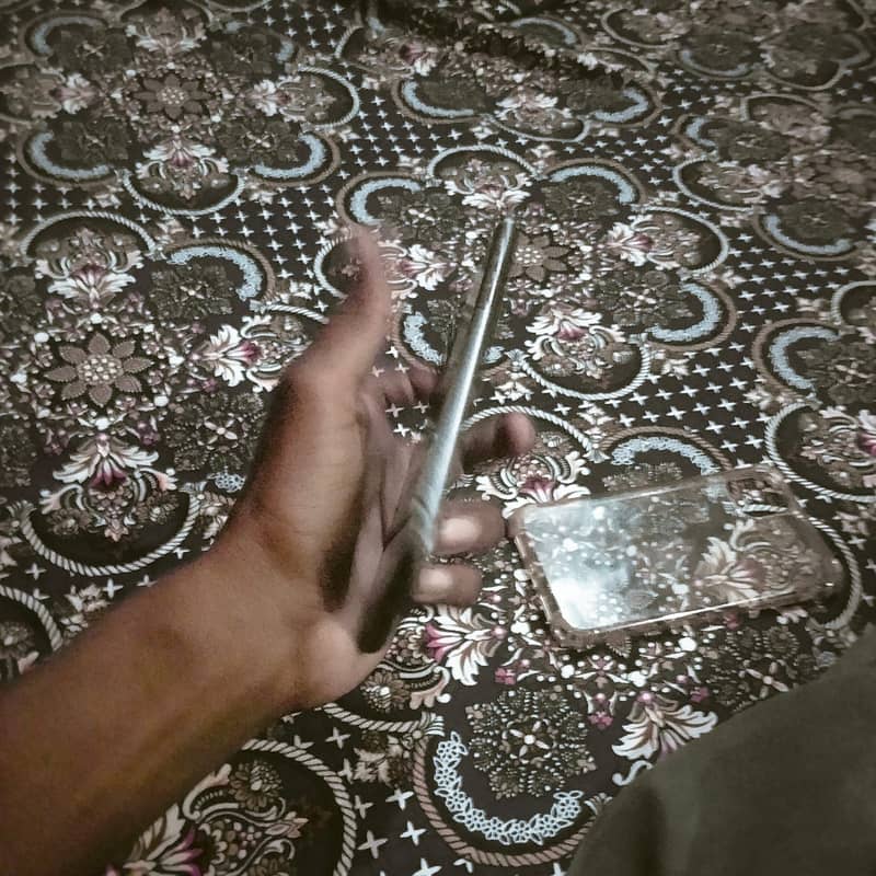 Apple iPhone 11 4