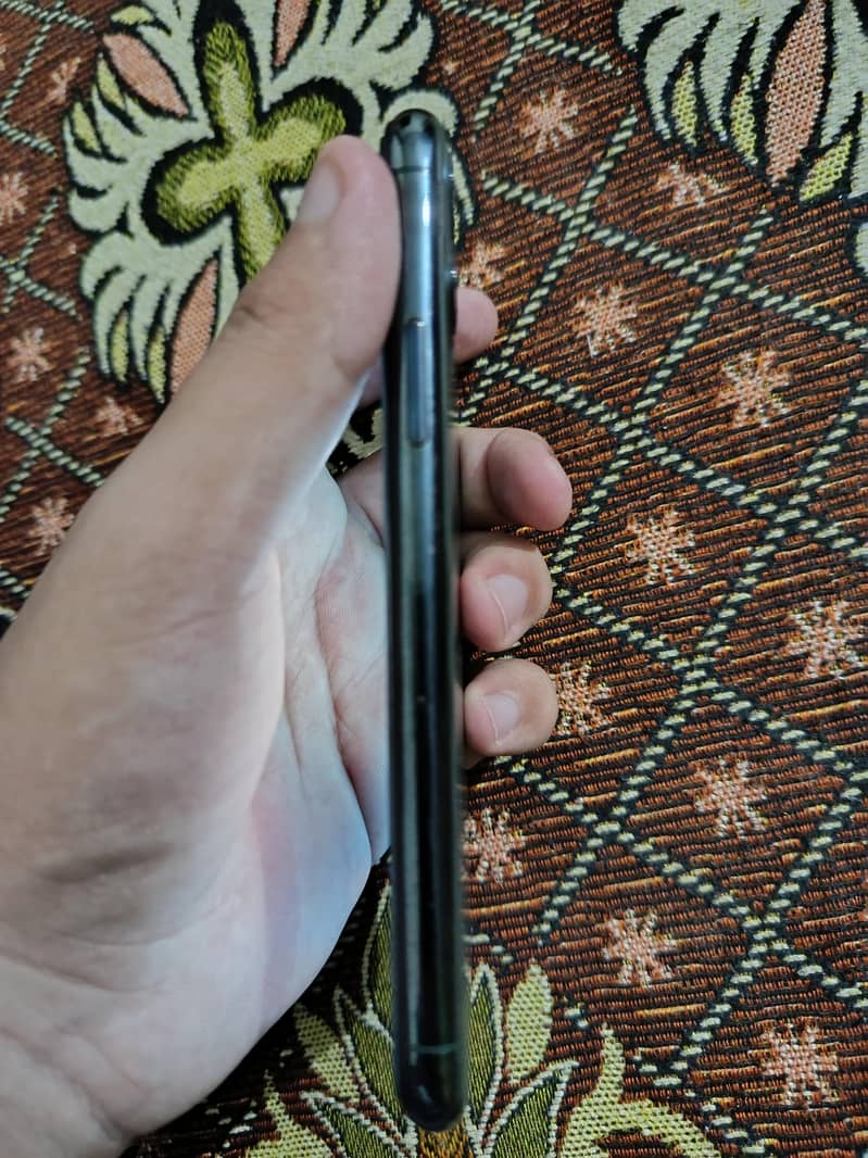 Apple iPhone 11 Pro(READ DESCRIPTION) 4