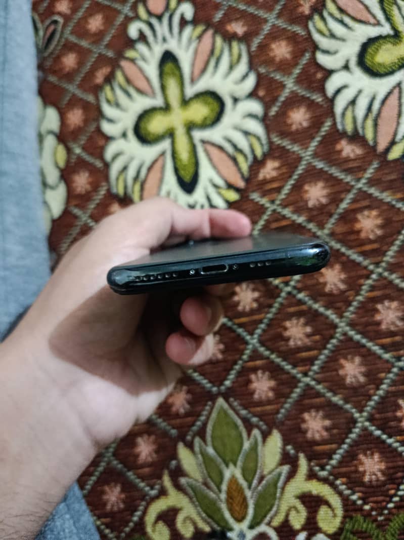 Apple iPhone 11 Pro(READ DESCRIPTION) 6