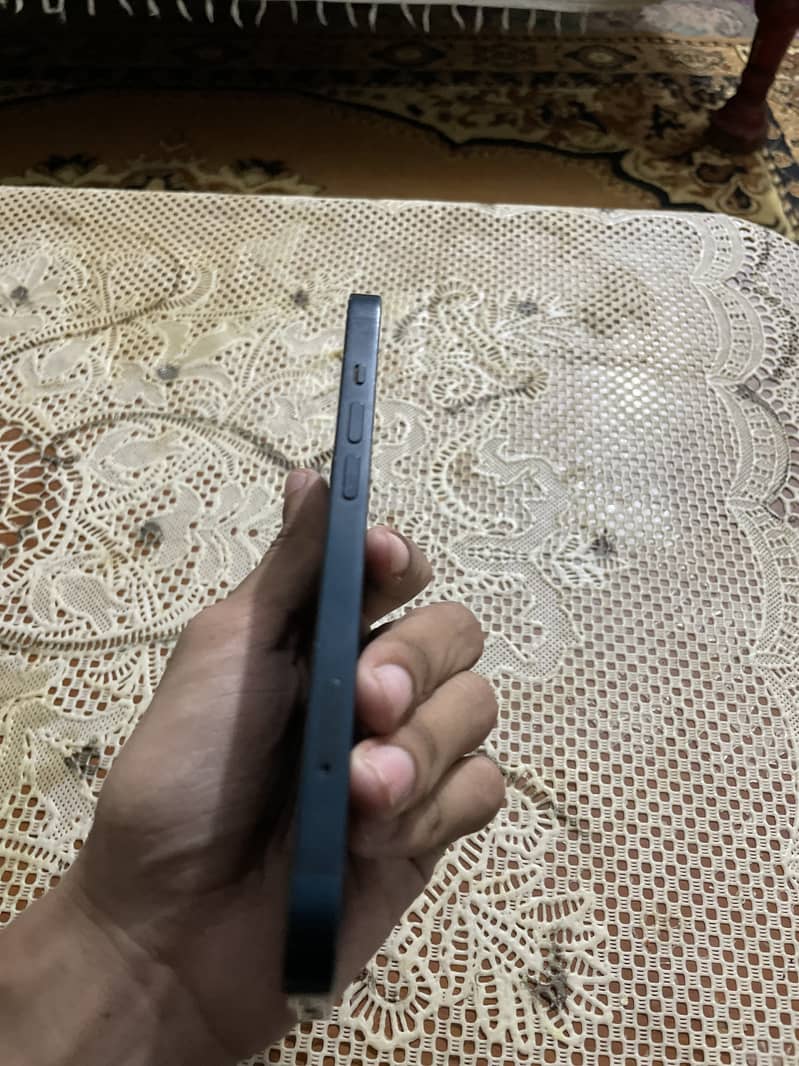 Apple iPhone 13 5