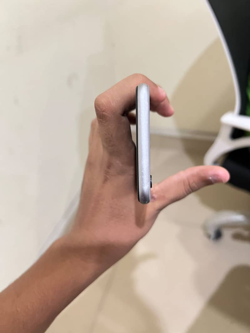 Apple iPhone 6S 4