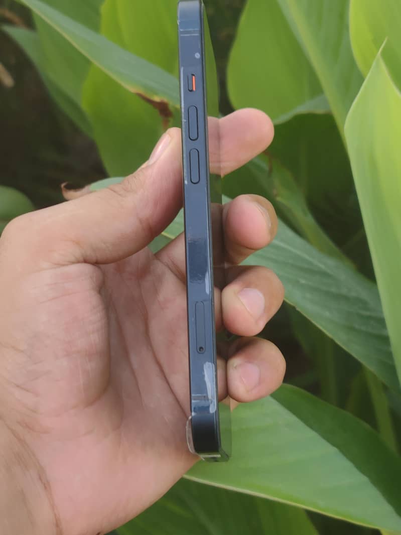 Apple iPhone 13 5
