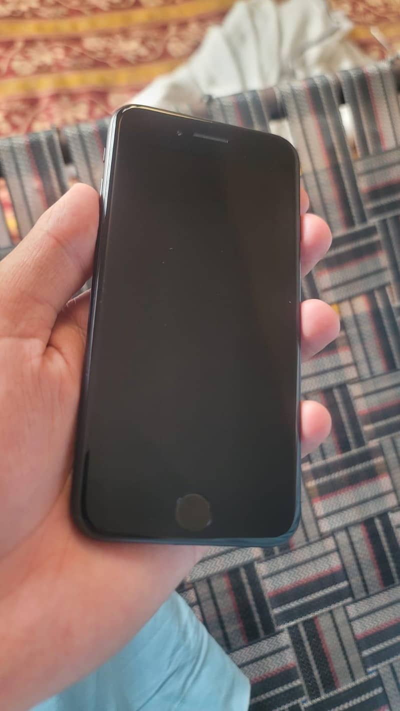 Apple iPhone 7 1