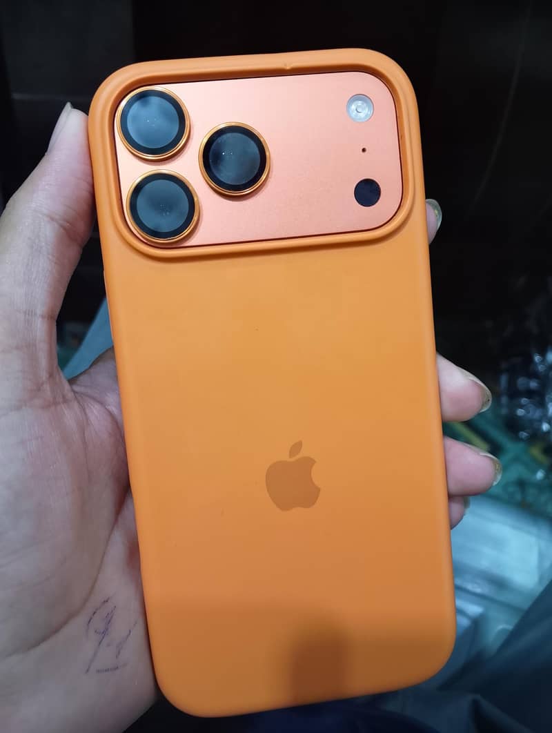 Apple iPhone 17 Pro Max 4