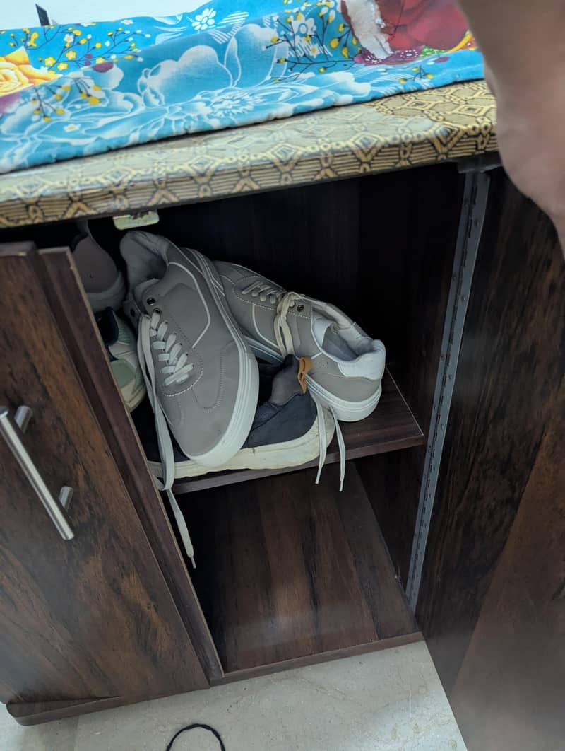 fresh mint condition iron stand 1