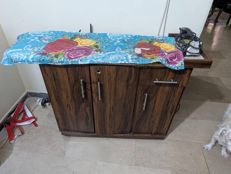 fresh mint condition iron stand 3