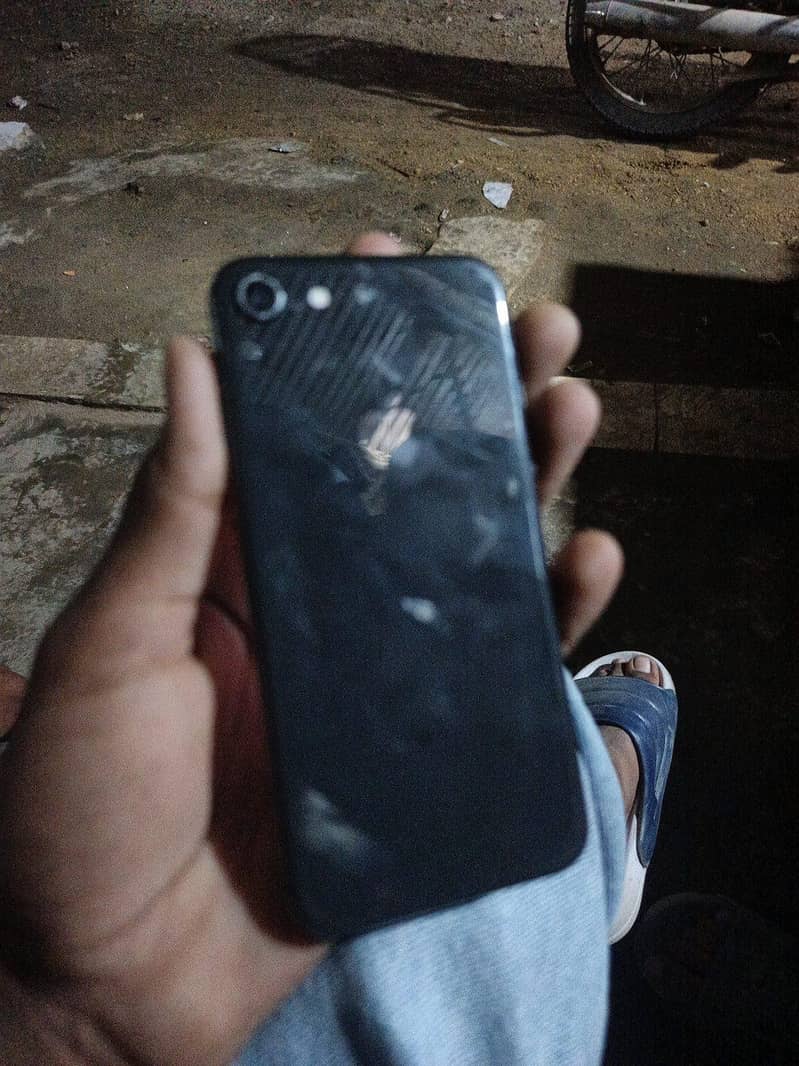 Apple iPhone 8 1