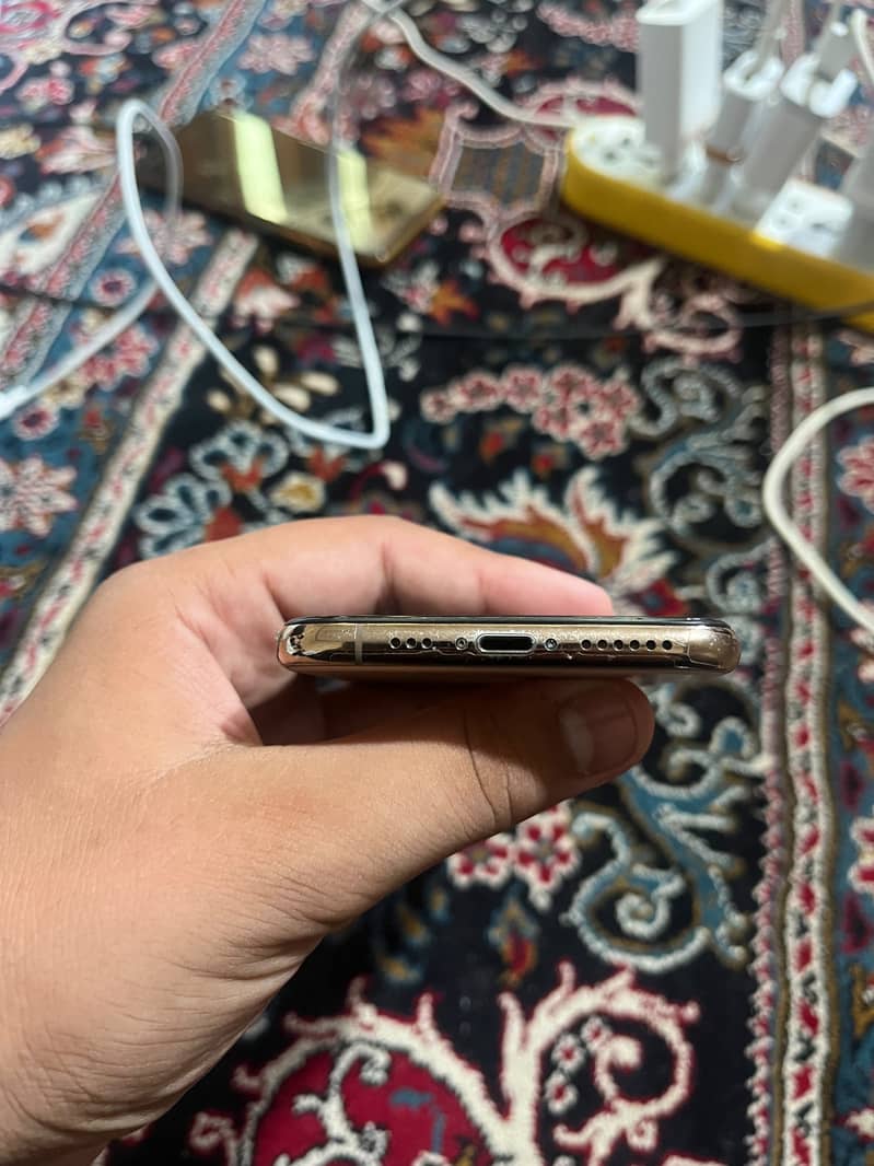 Apple iPhone XS 1