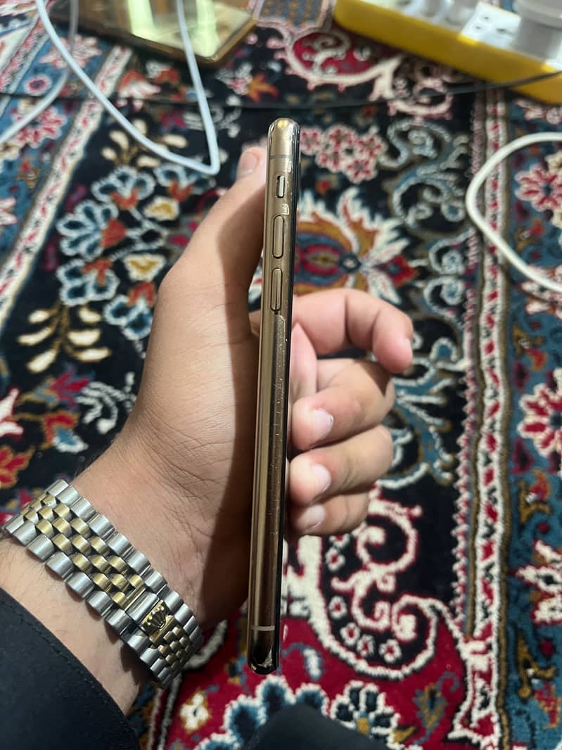 Apple iPhone XS 5