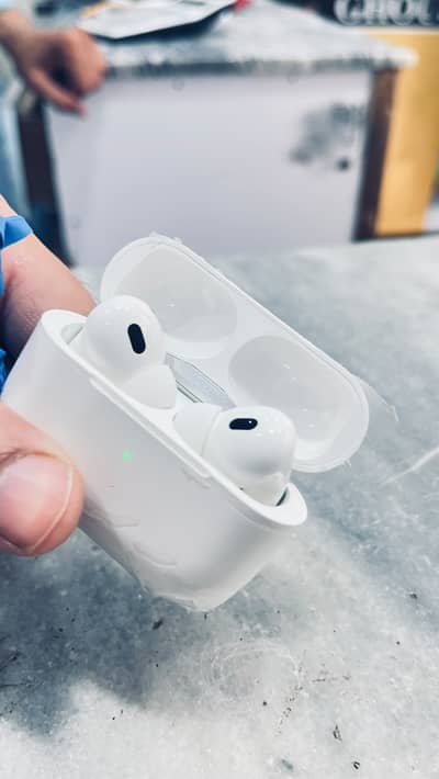 Pro 2 airbuds White color