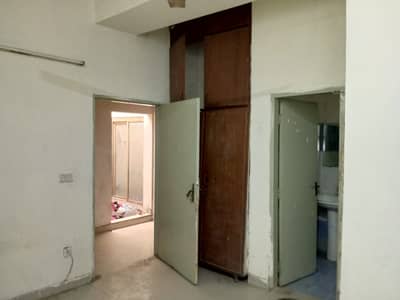 1 ROOM WITH ATTACH BATH AVAILABLE FOR BACHOLARS