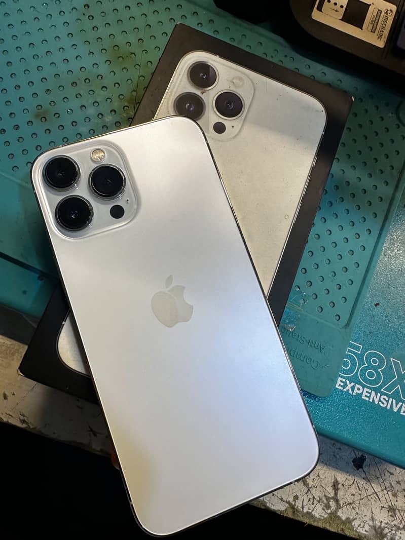 Apple iPhone 13 Pro Max 4
