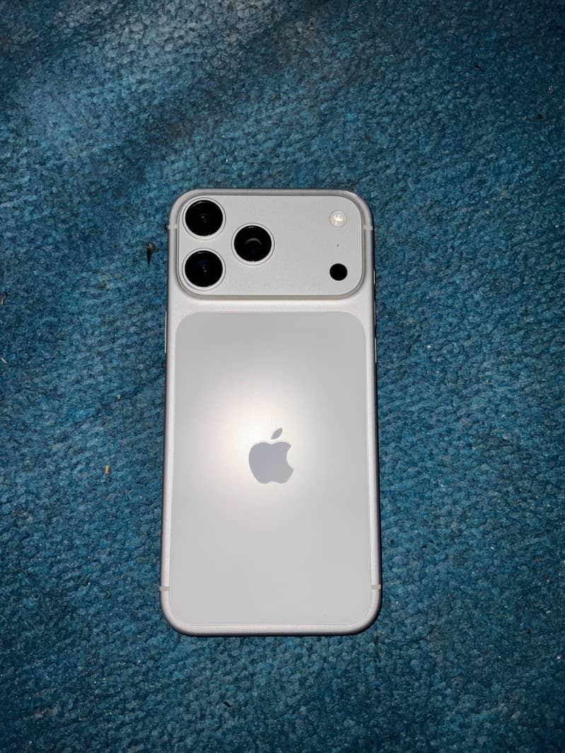 Apple iPhone 17 Pro Max 1