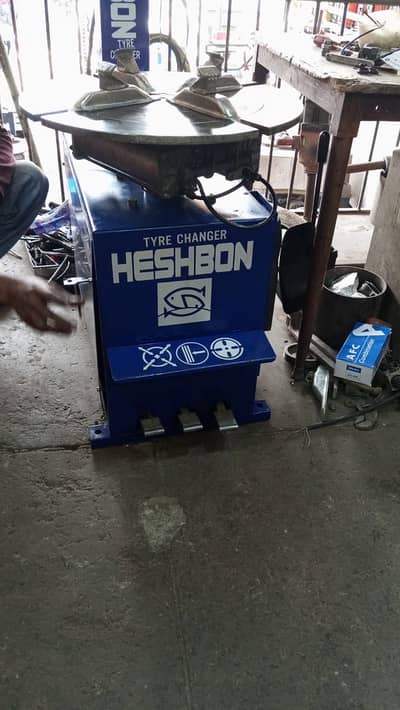 Tyre changer machine
