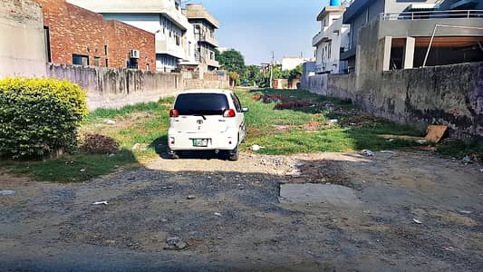 1 Kanal Facing Park Best Location Plot For Built Home Near Park Mosque Market Plot For Sale
