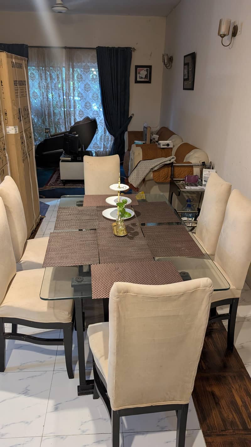 6 Seater Dining table. 0