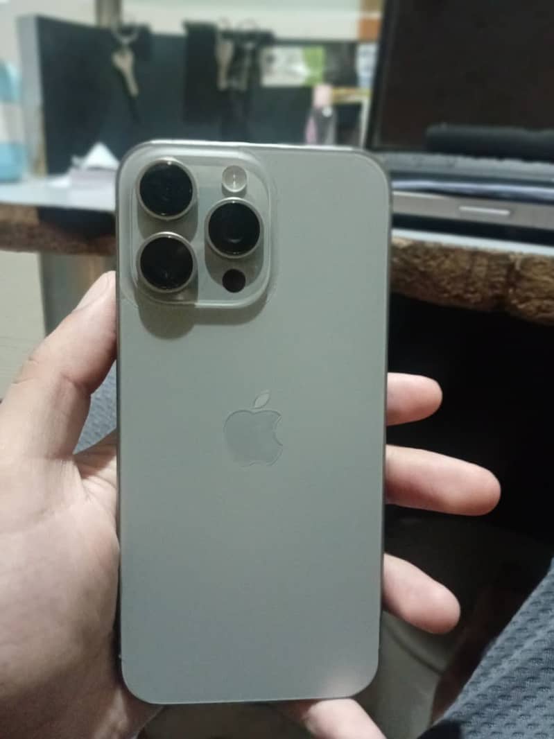 Apple iPhone 15 Pro Max 0