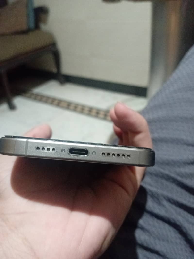 Apple iPhone 15 Pro Max 2