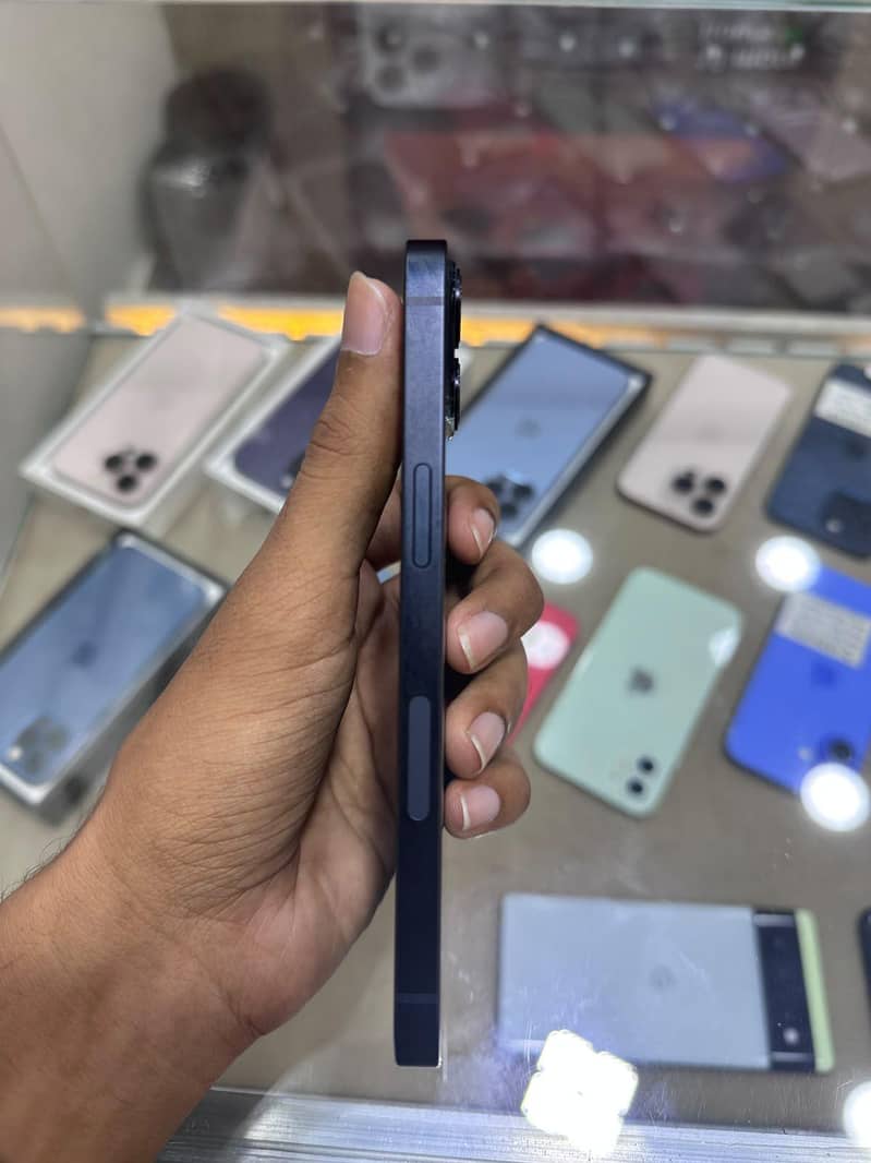 Apple iPhone 13 1