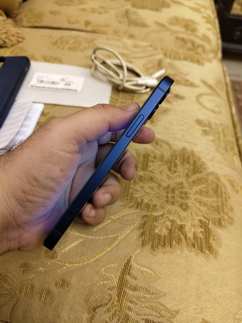 Apple iPhone 12 2
