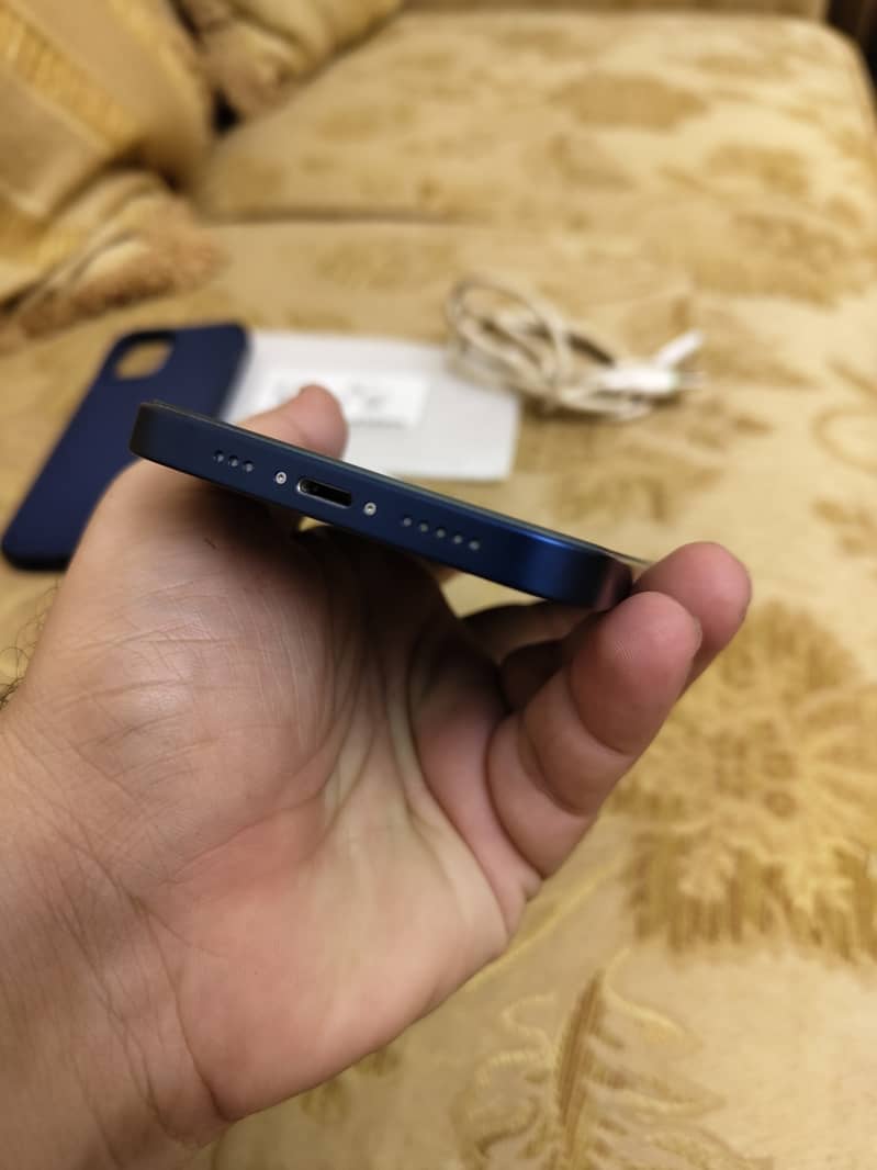Apple iPhone 12 3