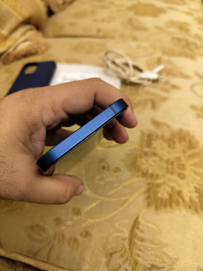 Apple iPhone 12 6