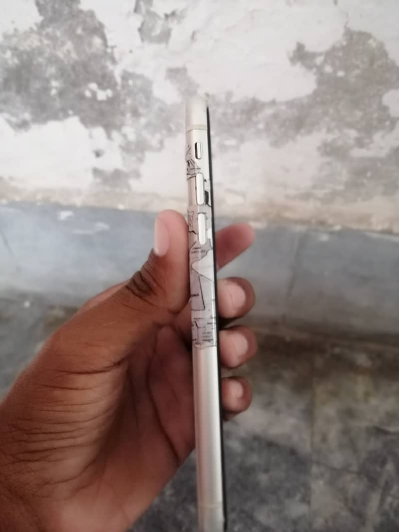 Apple iPhone 11 3