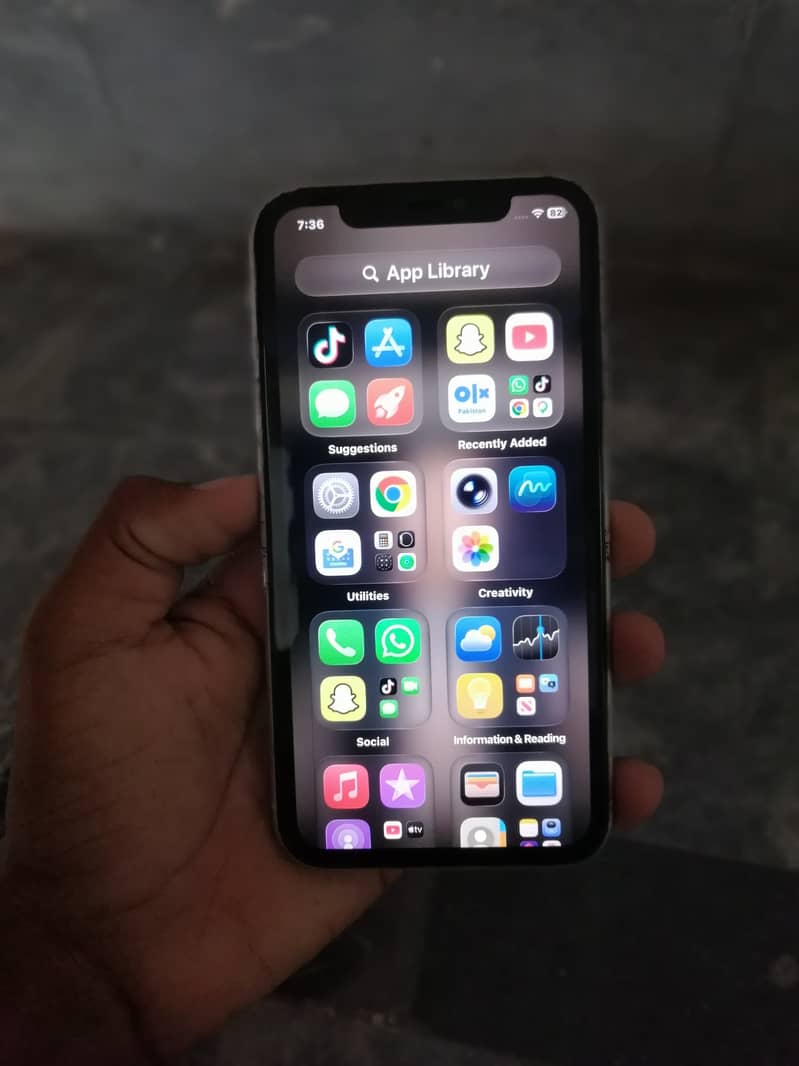 Apple iPhone 11 4