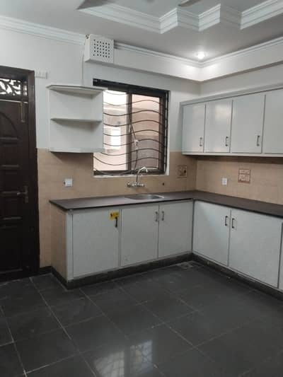 E11 shiny upper portion 3bed 1kanal