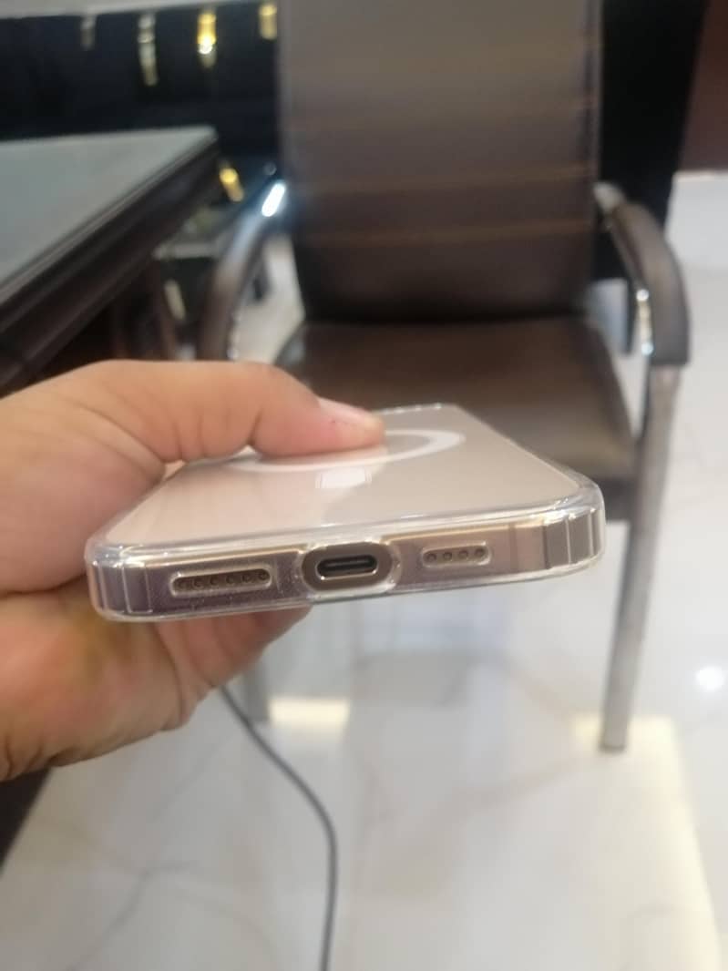 Apple iPhone 16 Pro Max 4