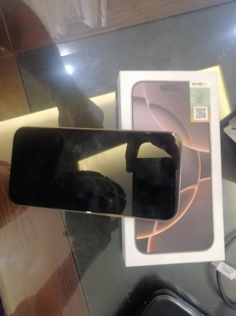 Apple iPhone 16 Pro Max 9