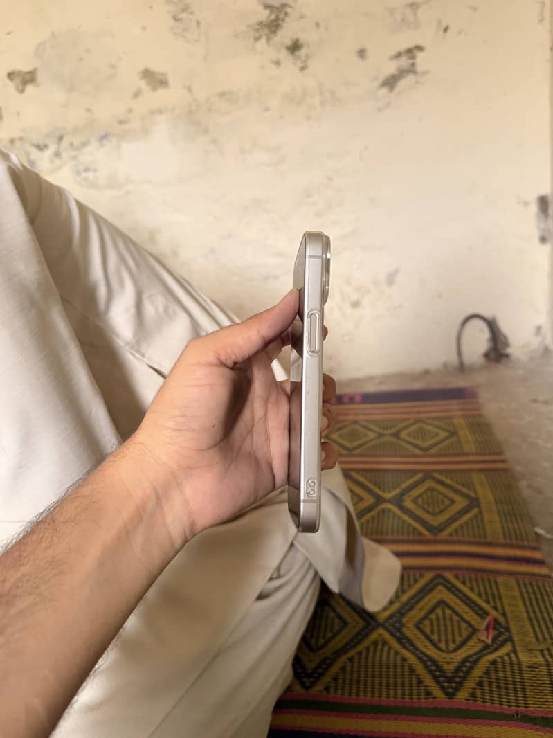 Apple iPhone 14 3