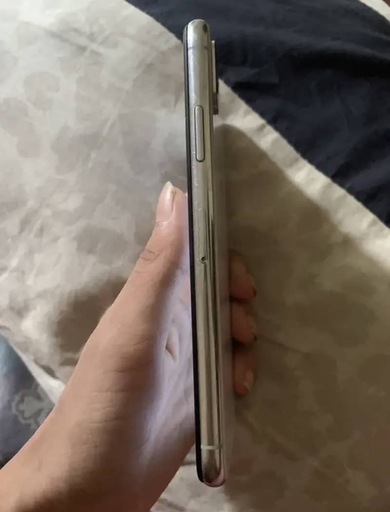 Apple iPhone X 3