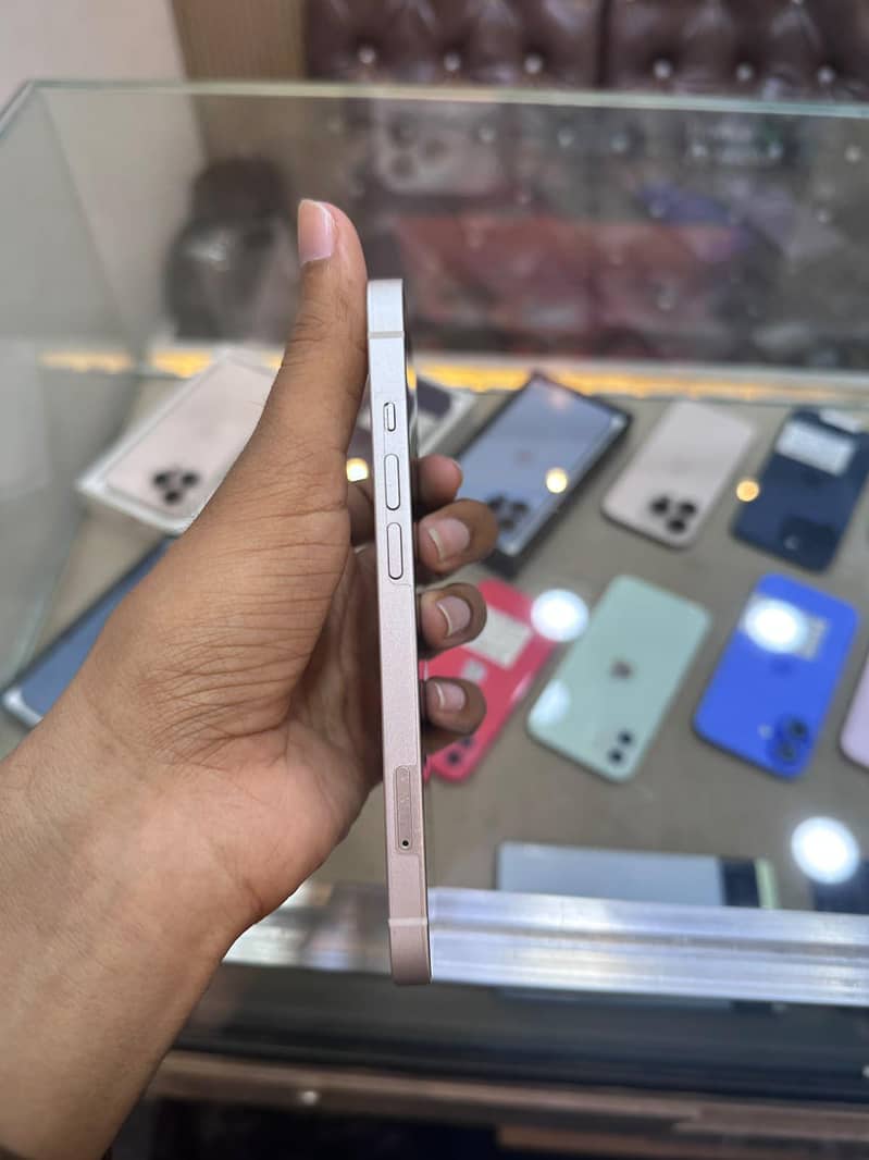 Apple iPhone 13 2